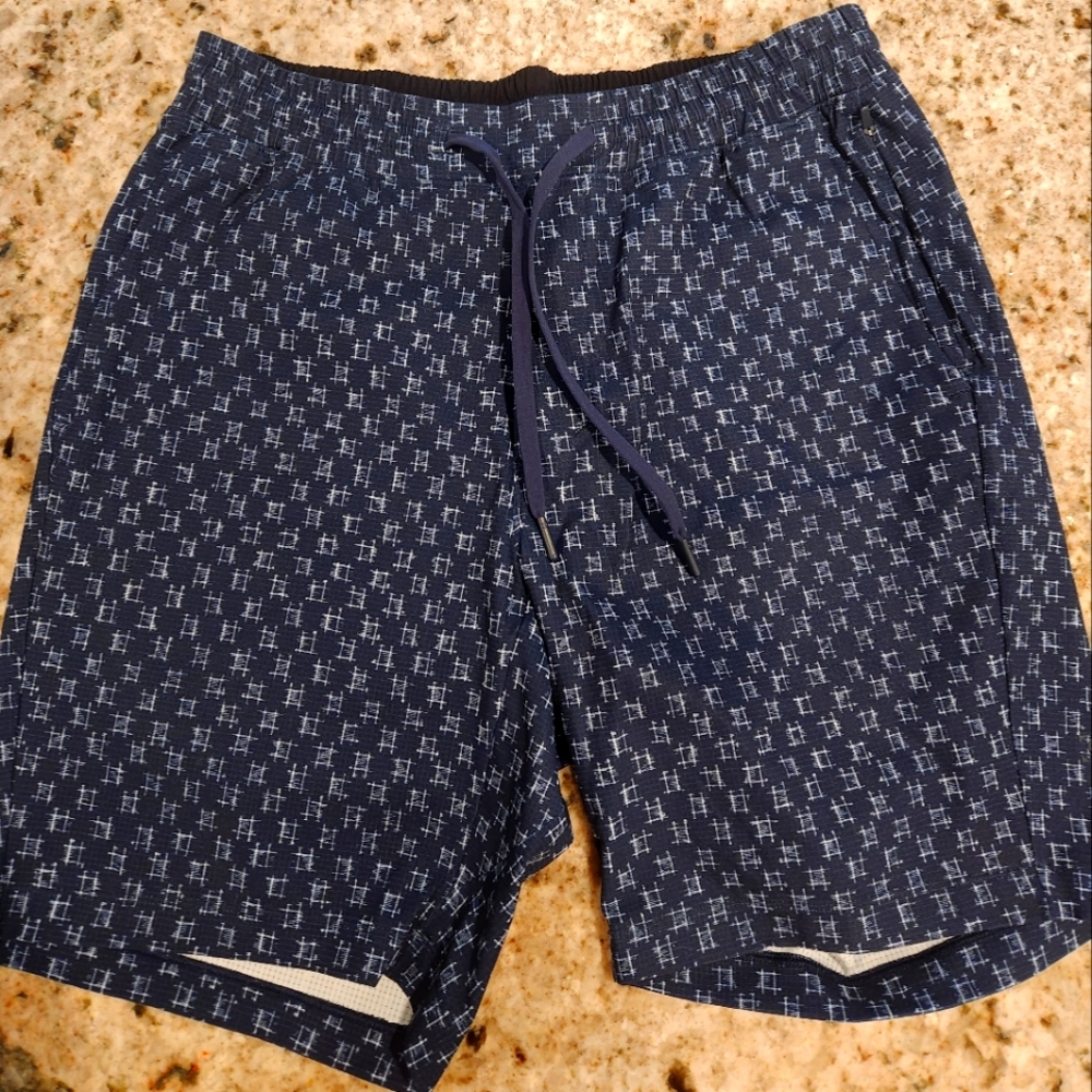 Mens medium lulu lemon shorts